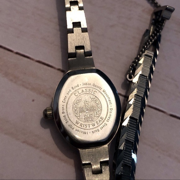 Berenger Red Class Wrist Watch - Picture 3 of 3